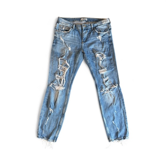Zara Stylish Blue Distressed Women Jeans - Picture 3 of 6